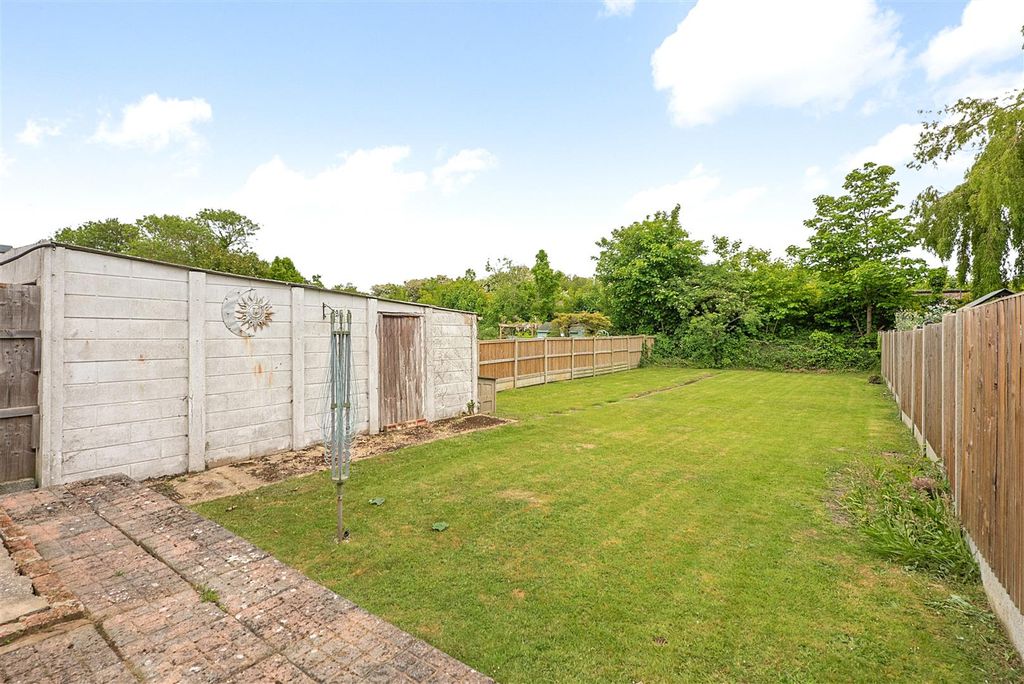 Property photo 2 of 12 Swalecliffe Road, Whitstable