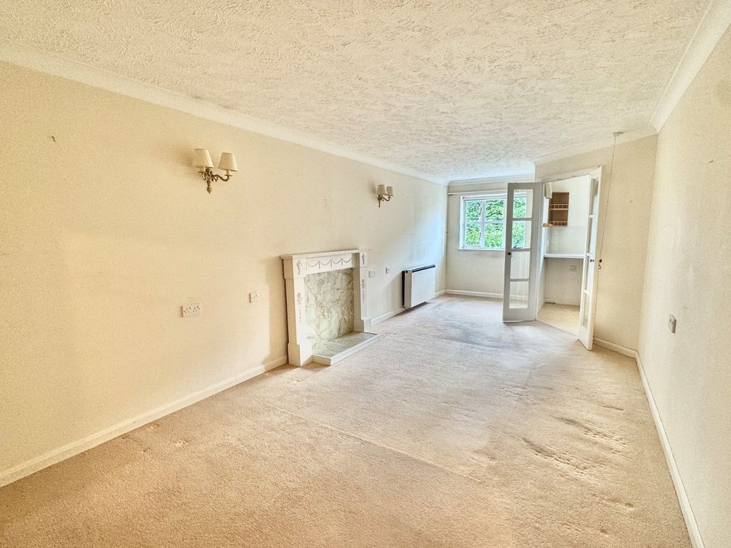 Property photo 2 of 9 Living Room