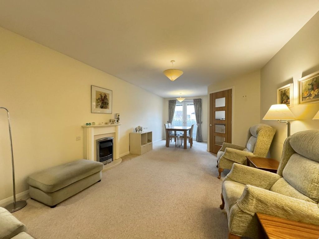 Property photo 2 of 28