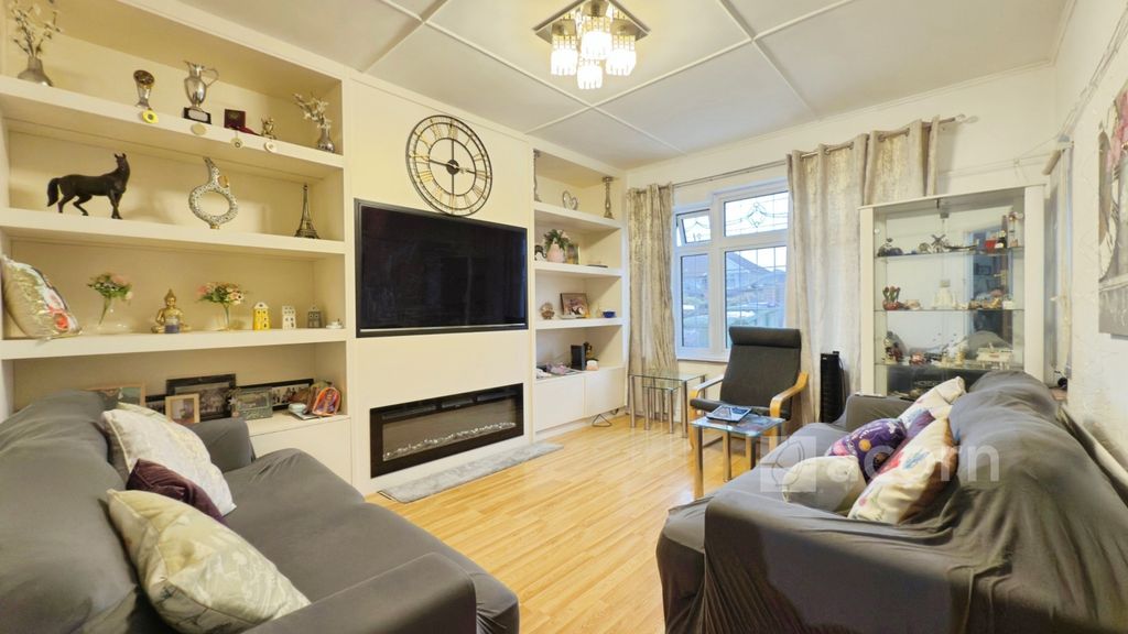 Property photo 3 of 9 057426Aa-Img_8805