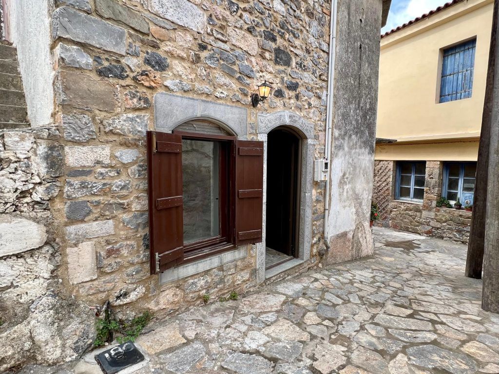 Property photo 1 of 25