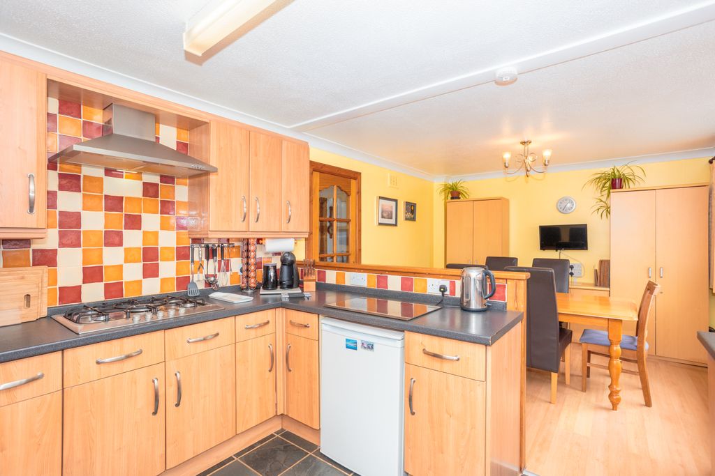 Property photo 2 of 41 Kitchen/Dining Room
