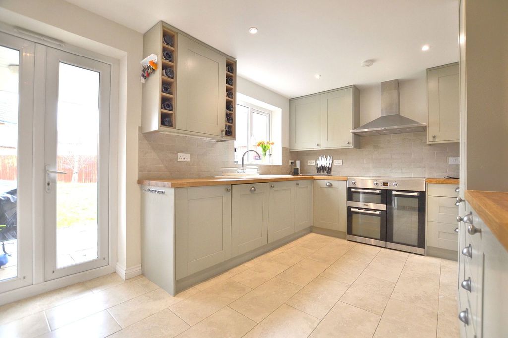 Property photo 3 of 21