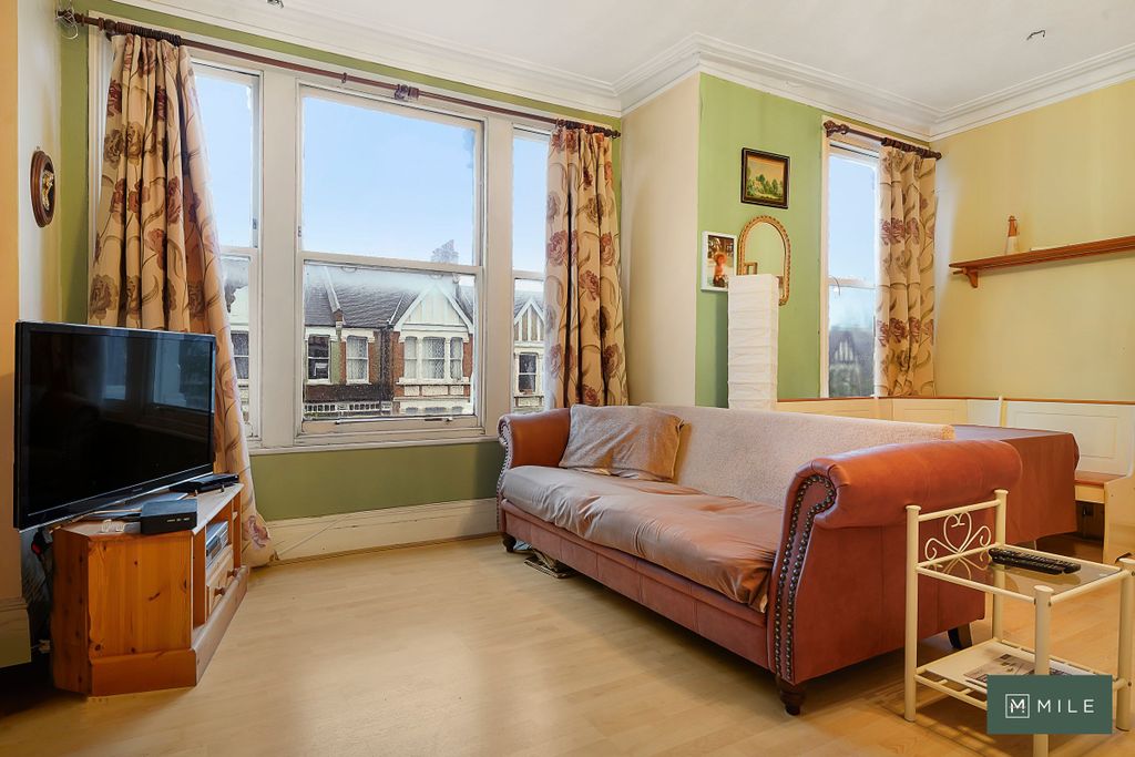 Property photo 3 of 13 Flat B, 20 Lushington Road - 3Sfeqnf342Fhvdwngsk5
