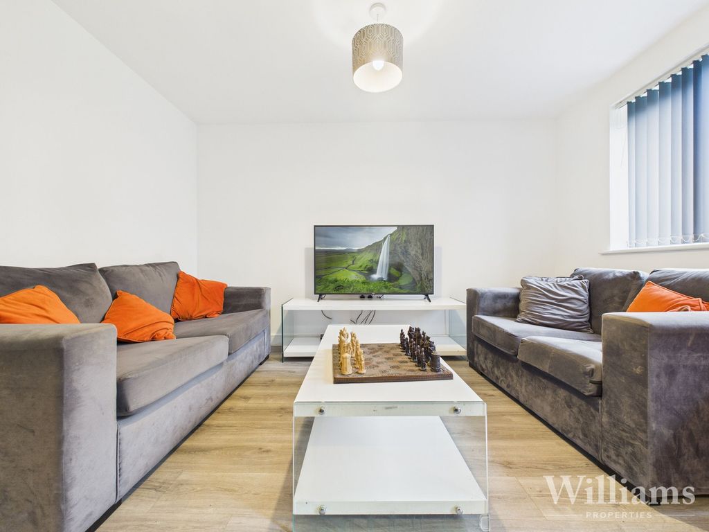 Property photo 3 of 18