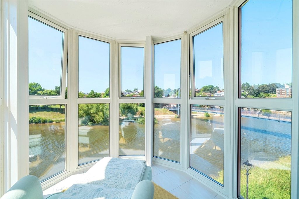Property photo 1 of 10 Sitting Room View