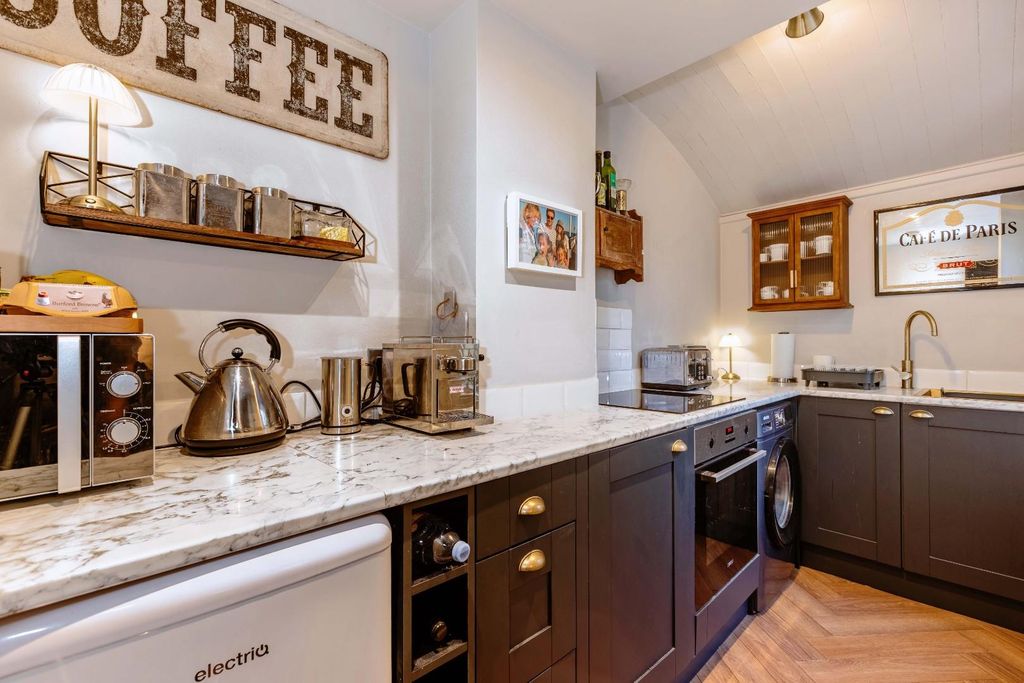 Property photo 2 of 16 Gwydyr_6.Jpg