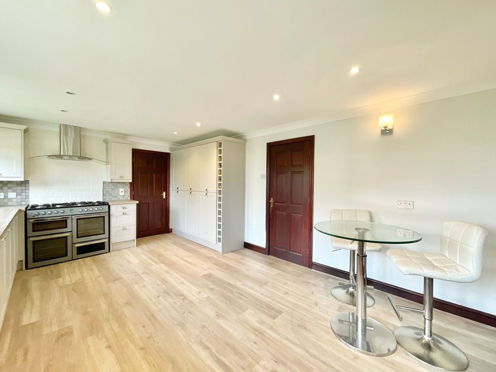 Property photo 3 of 38