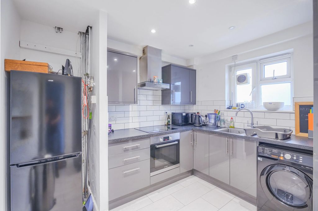 Property photo 2 of 11 Kitchen