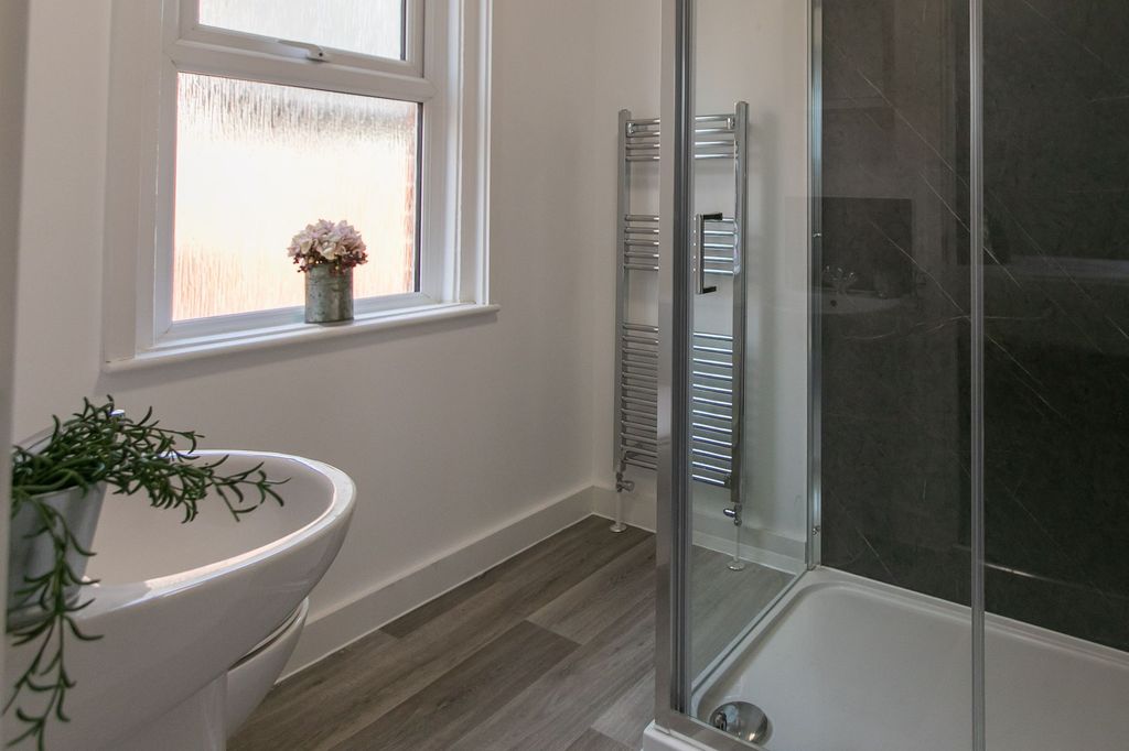 Property photo 3 of 7 Photo 4