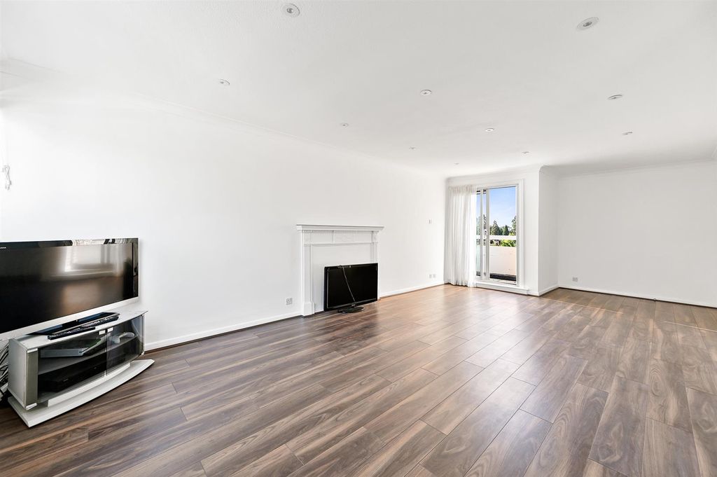Property photo 1 of 10 Bclr - Flat 19 Coniston Court - Reception B (1).Jp
