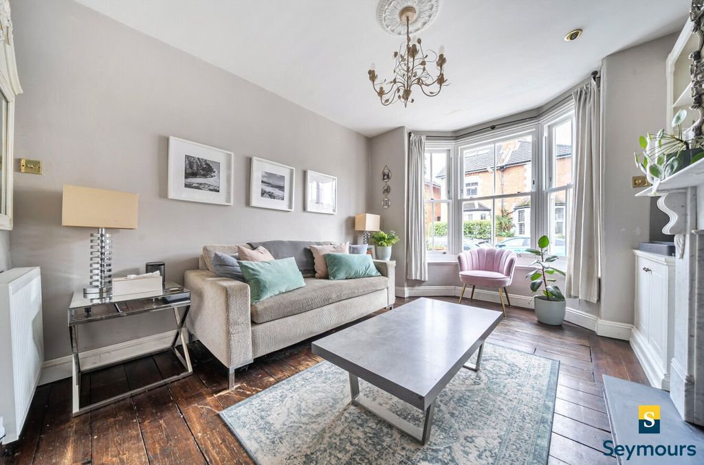 Property photo 2 of 22 Living Room