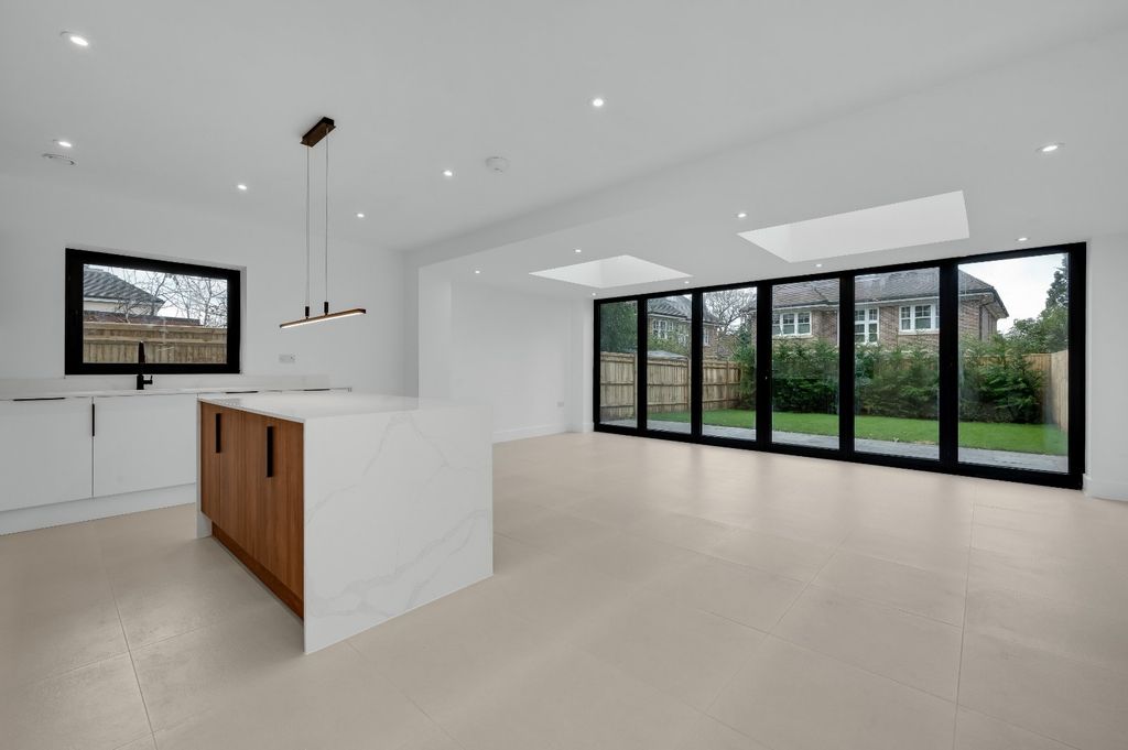Property photo 2 of 19 Kitchen/Dining Room