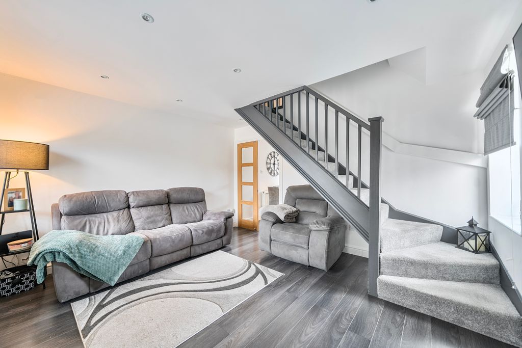 Property photo 2 of 10 1340889368A61307E2047