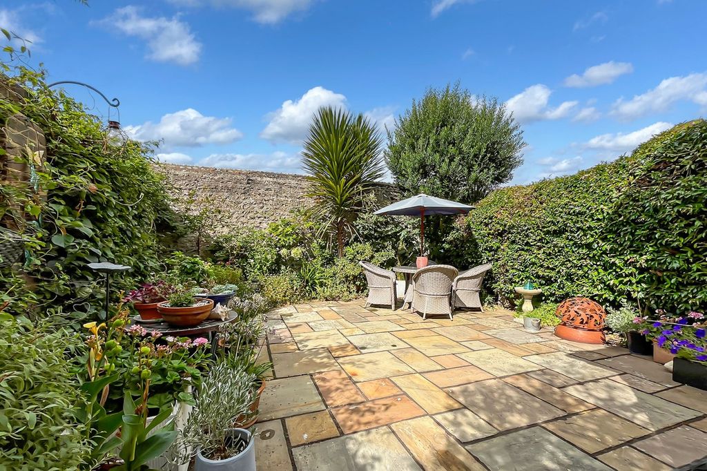 Property photo 2 of 17 Picture No. 05