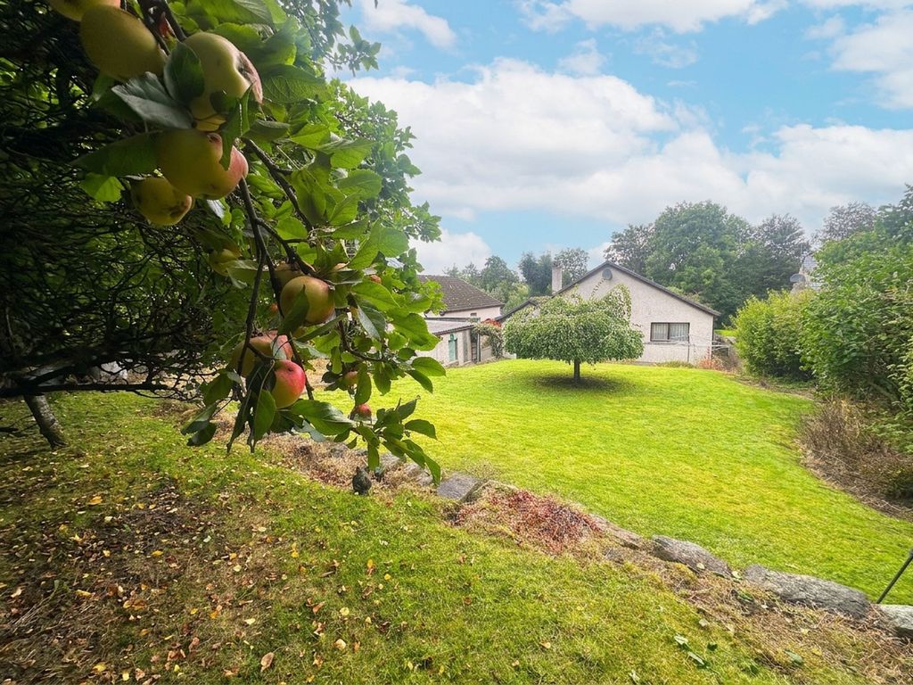 Property photo 2 of 28