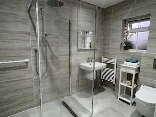 Property photo 2 of 7 Bathroom