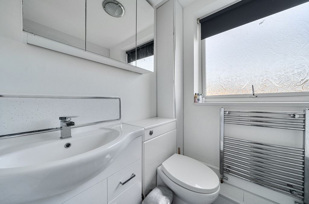 Property photo 3 of 13 1383434-15-692721...