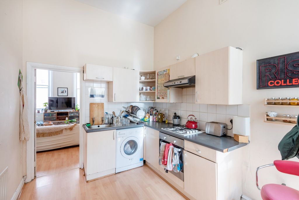 Property photo 2 of 5 Reception/Kitchen