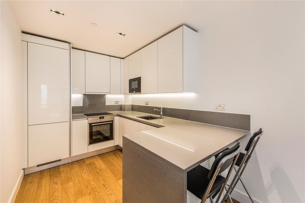 Property photo 2 of 10 Kitchen