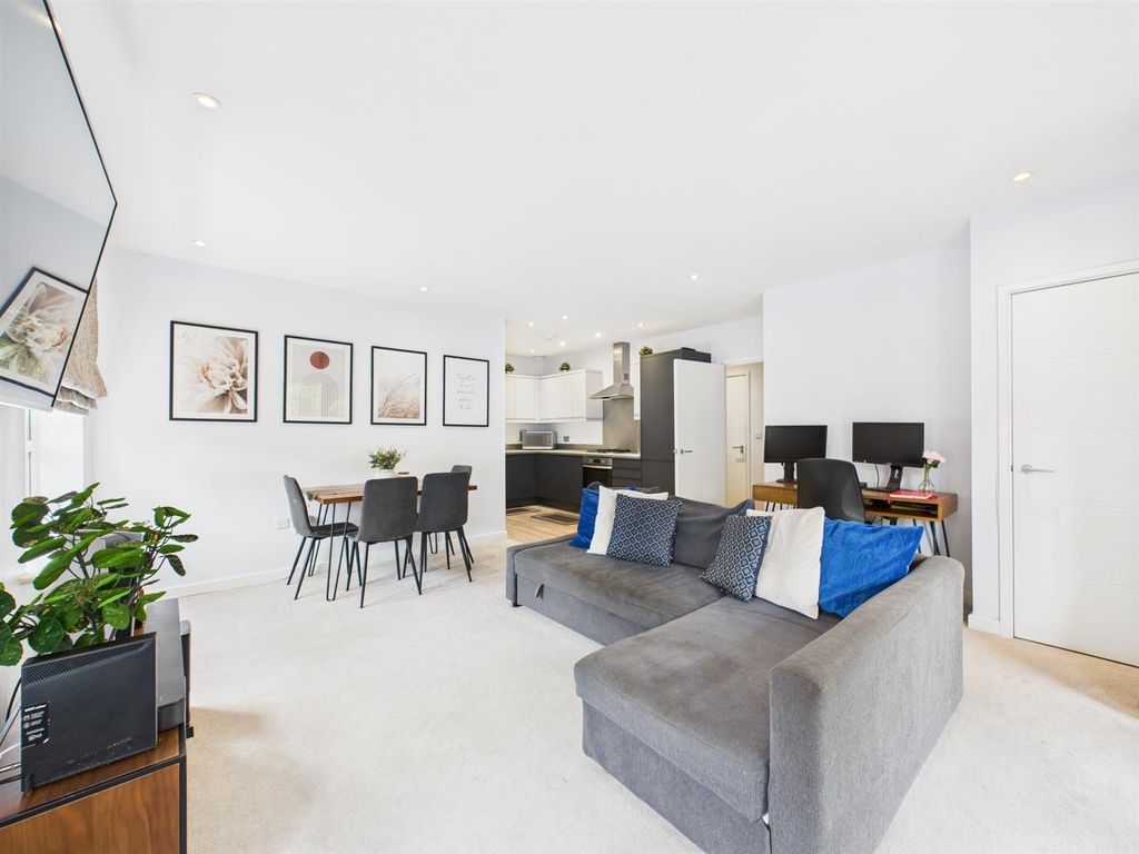 Property photo 1 of 20 Cam02885G0-Pr0469-Still014.Jpg