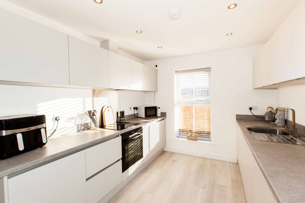 Property photo 2 of 35