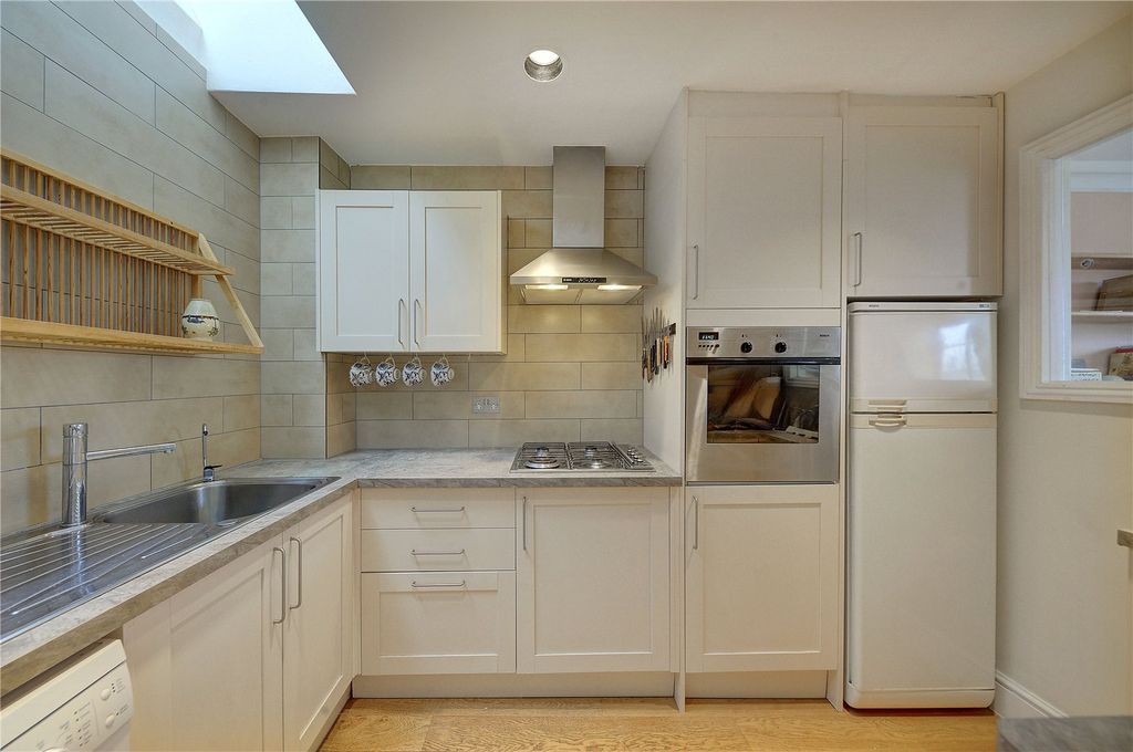 Property photo 3 of 16 Kitchen