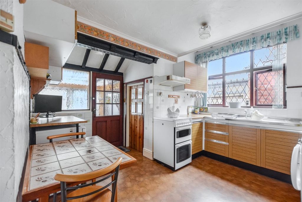 Property photo 3 of 18 Kitchen