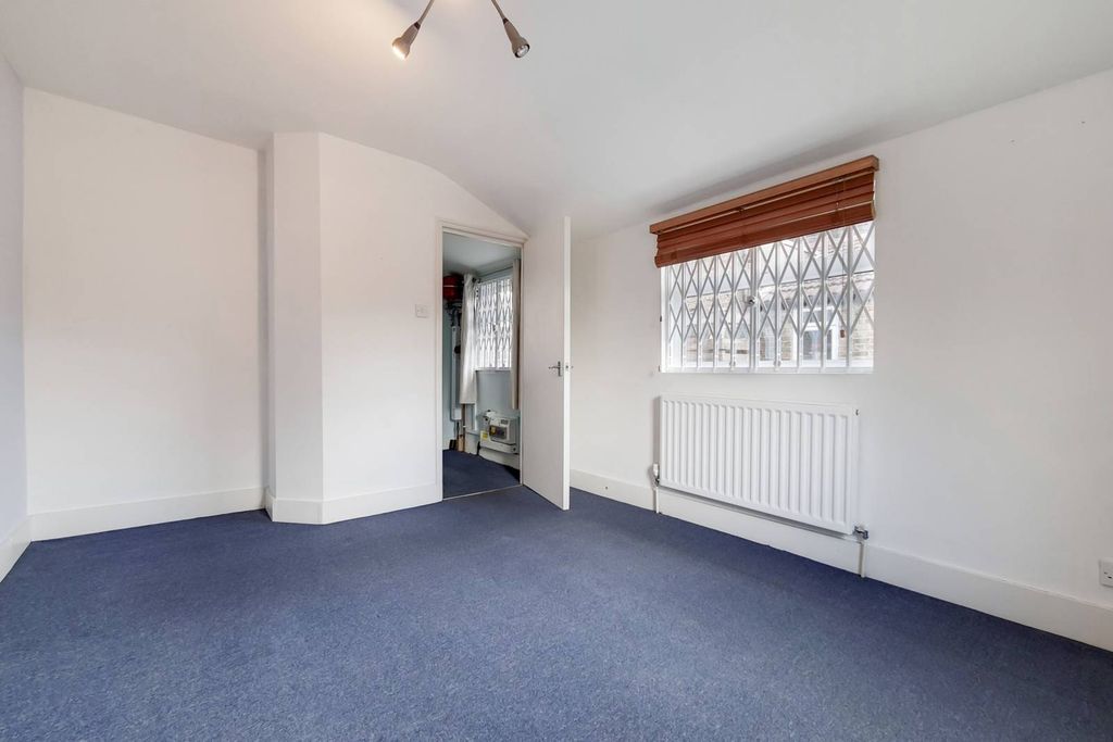 Property photo 3 of 6