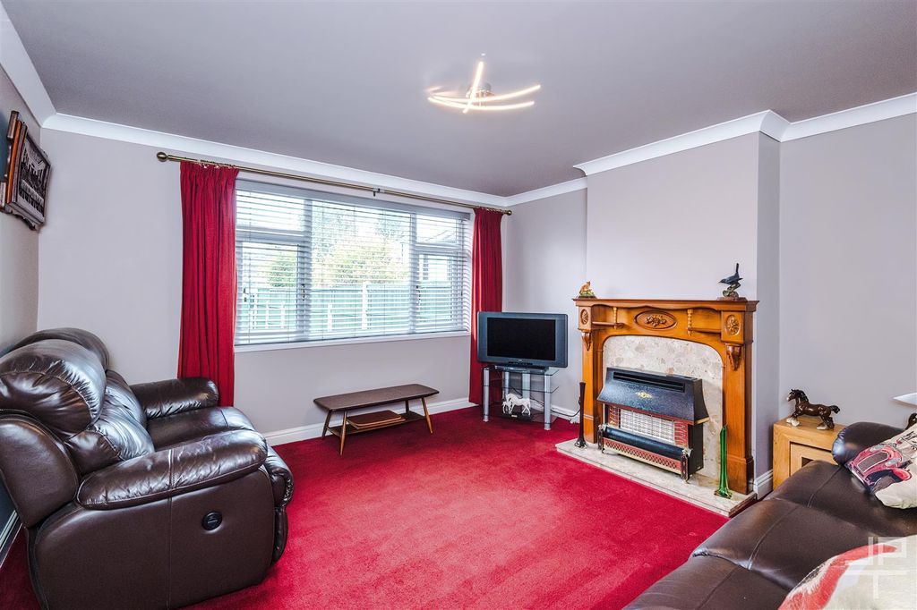 Property photo 2 of 37 Lulworthdrive-32.Jpg