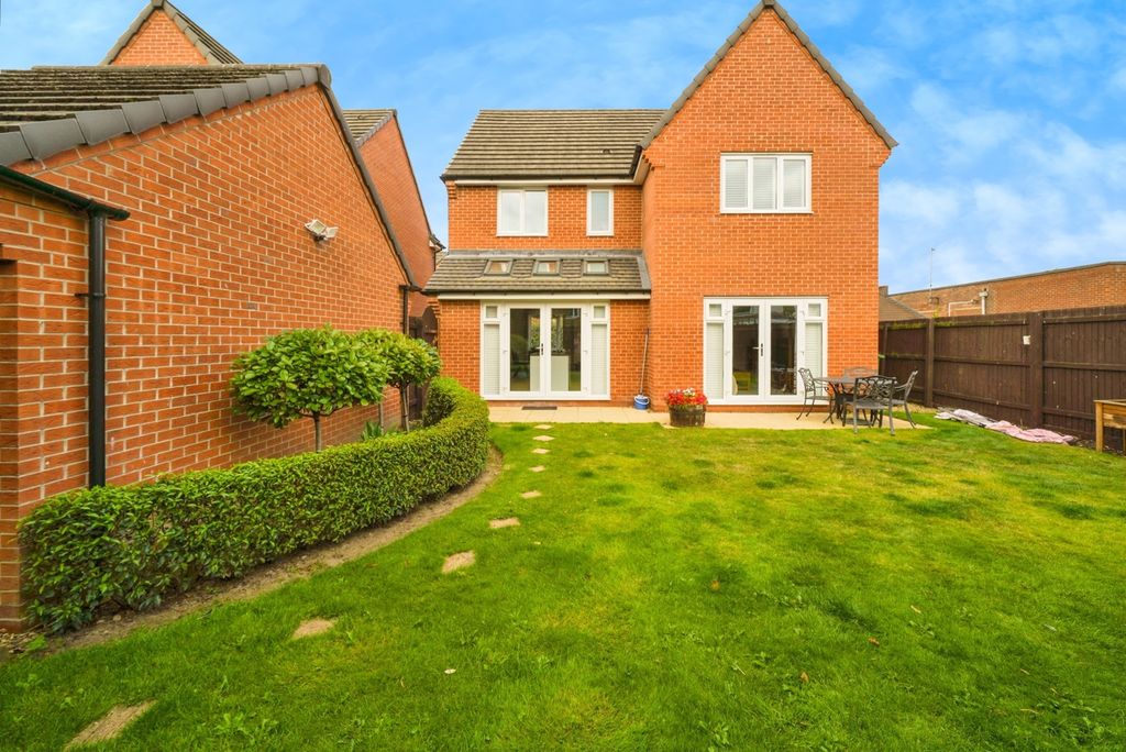 Property photo 2 of 17 Garden