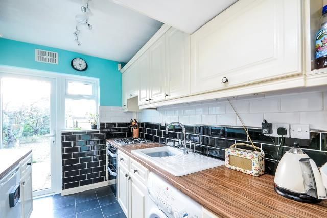 Property photo 2 of 9 Kitchen