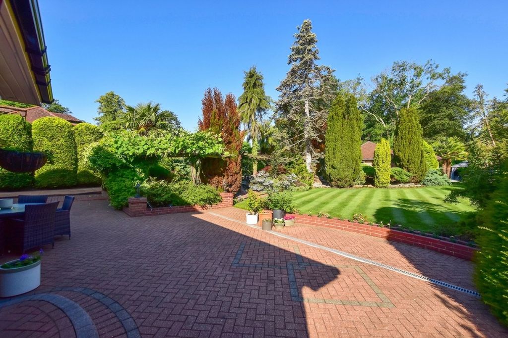 Property photo 2 of 45