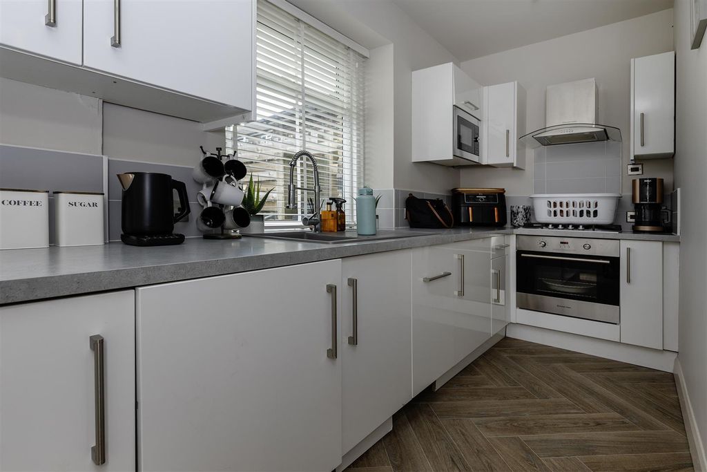 Property photo 2 of 20 Kitchen
