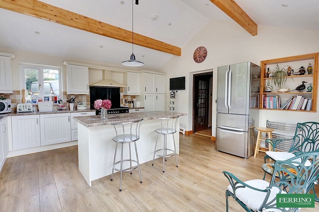 Property photo 3 of 31 Kitchen Breakfast Room