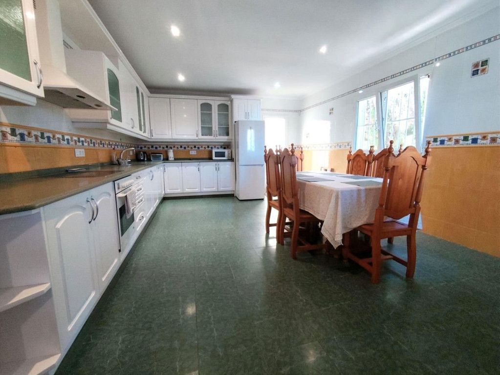 Property photo 3 of 44