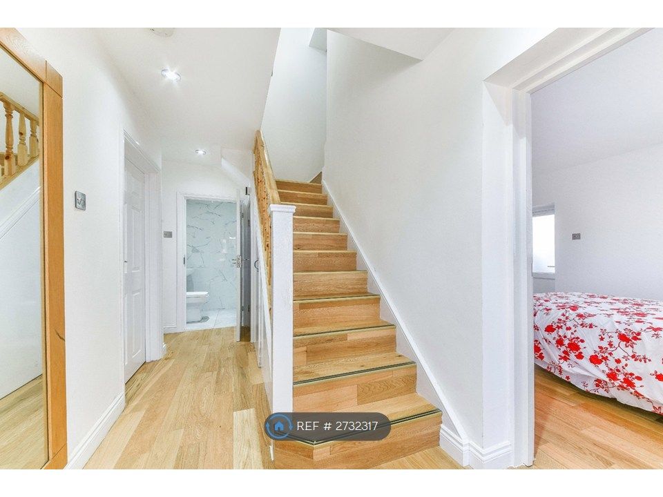 Property photo 2 of 6 The Corridor