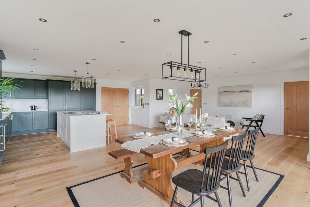 Property photo 3 of 44