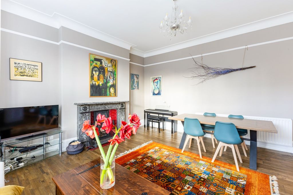 Property photo 3 of 19 101475_31 Manor M...