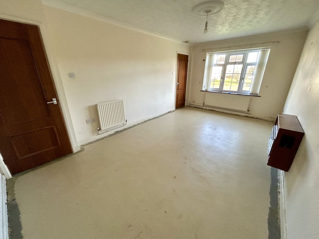 Property photo 3 of 11 Photo 2