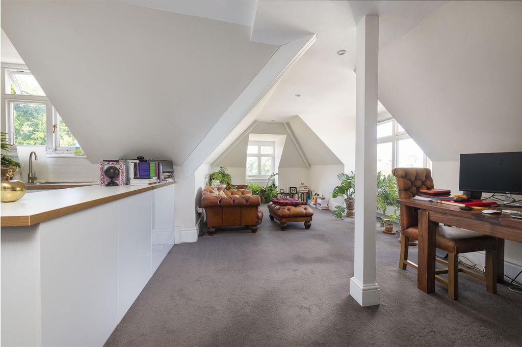 Property photo 2 of 8 2-9 Gwendolen Ave Rec 2.Jpg
