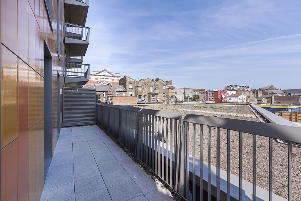 Property photo 3 of 13 6-Bywell-Place-012