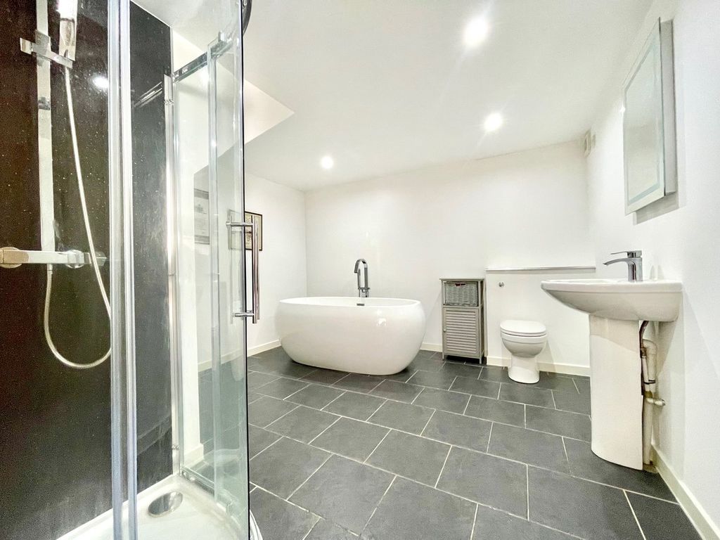 Property photo 3 of 37