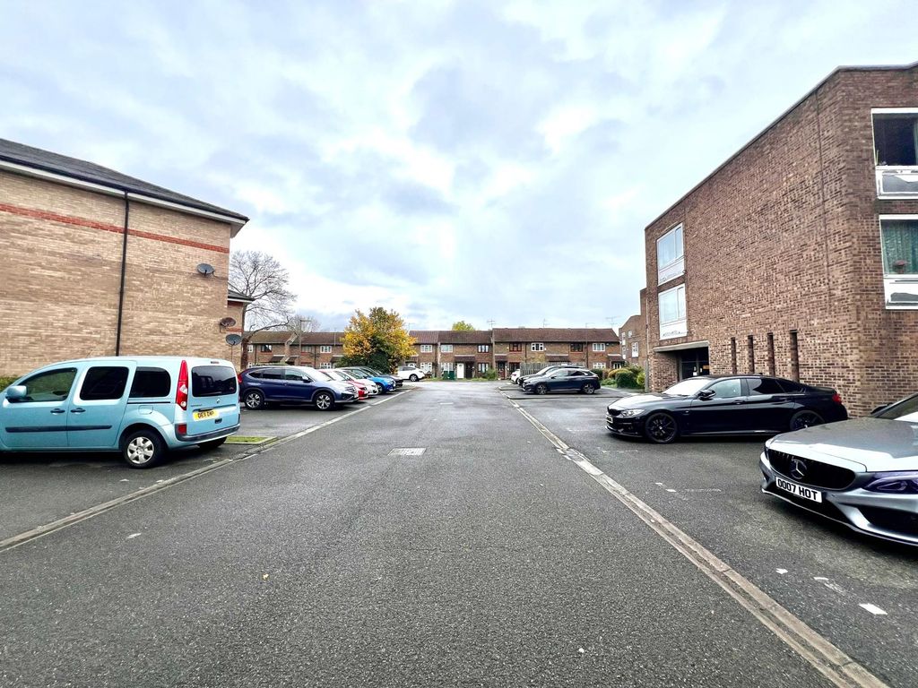 Property photo 2 of 14