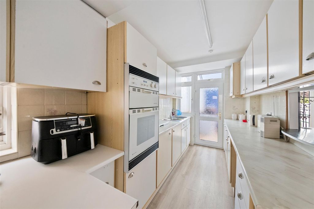 Property photo 3 of 17 5