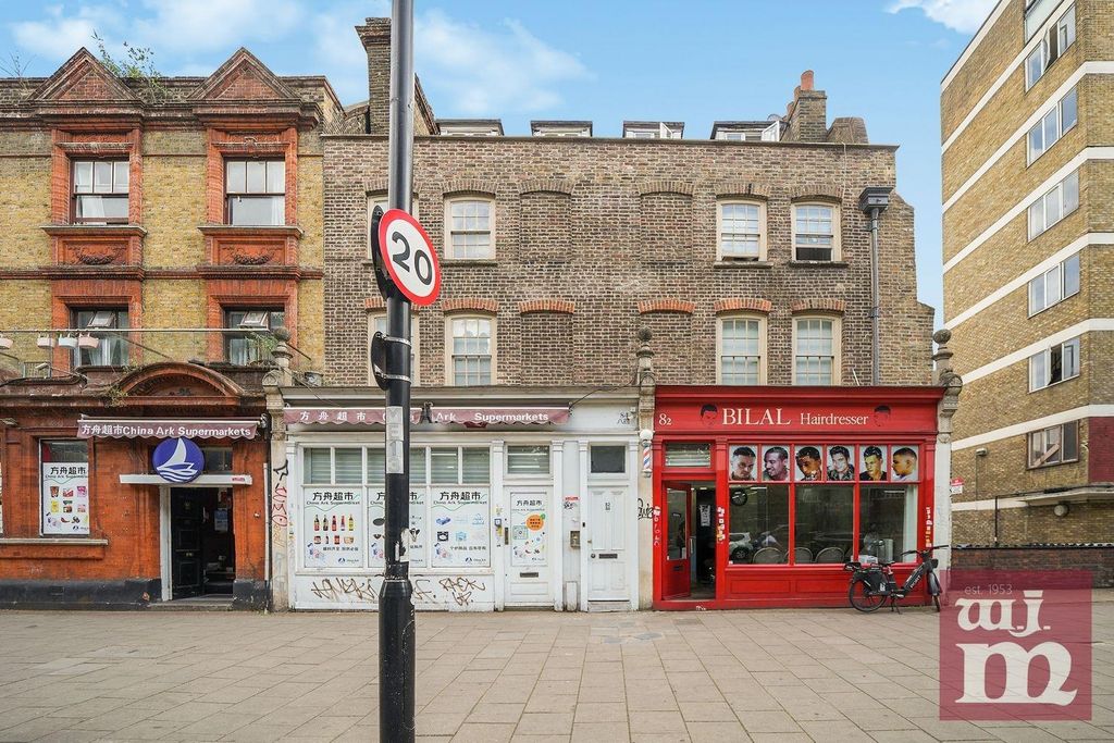 Property photo 1 of 8 Mile End Road