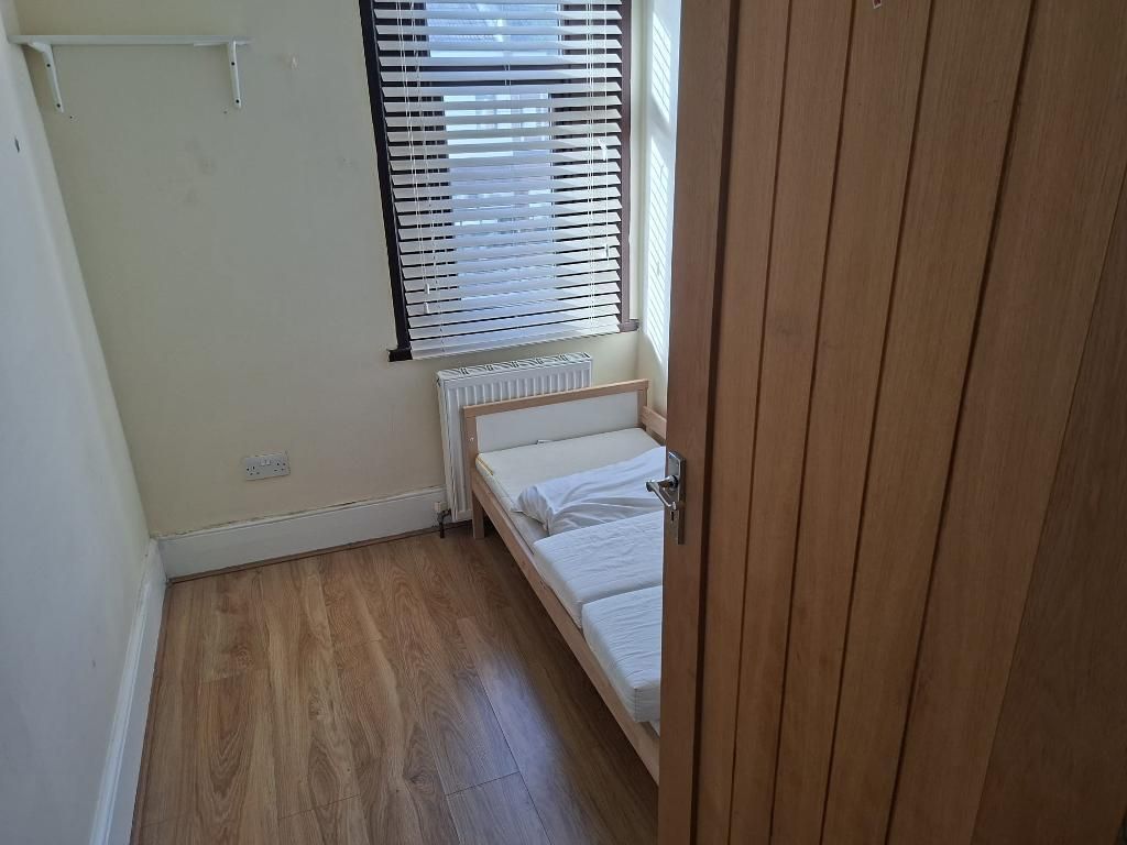 Property photo 2 of 28