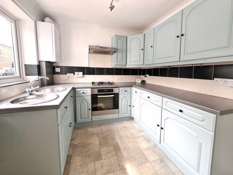 Property photo 3 of 10 Kitchen