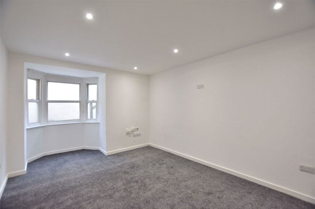 Property photo 2 of 7 Lounge