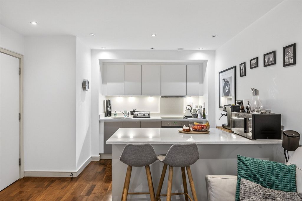 Property photo 2 of 13 Reception/Kitchen